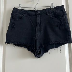 Women’s shorts ( Like NEW )